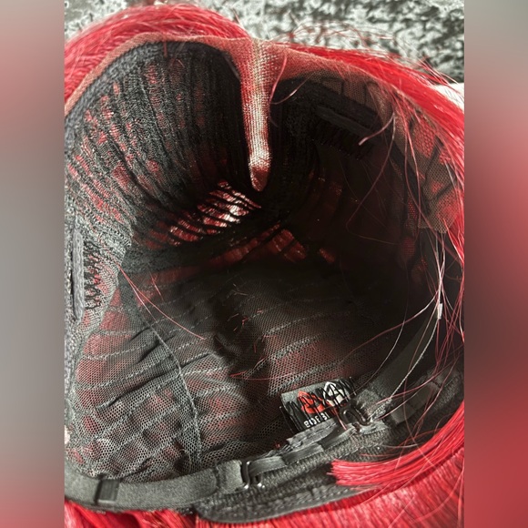 Nataly Asymmetrical short Bob - Picture 8 of 9